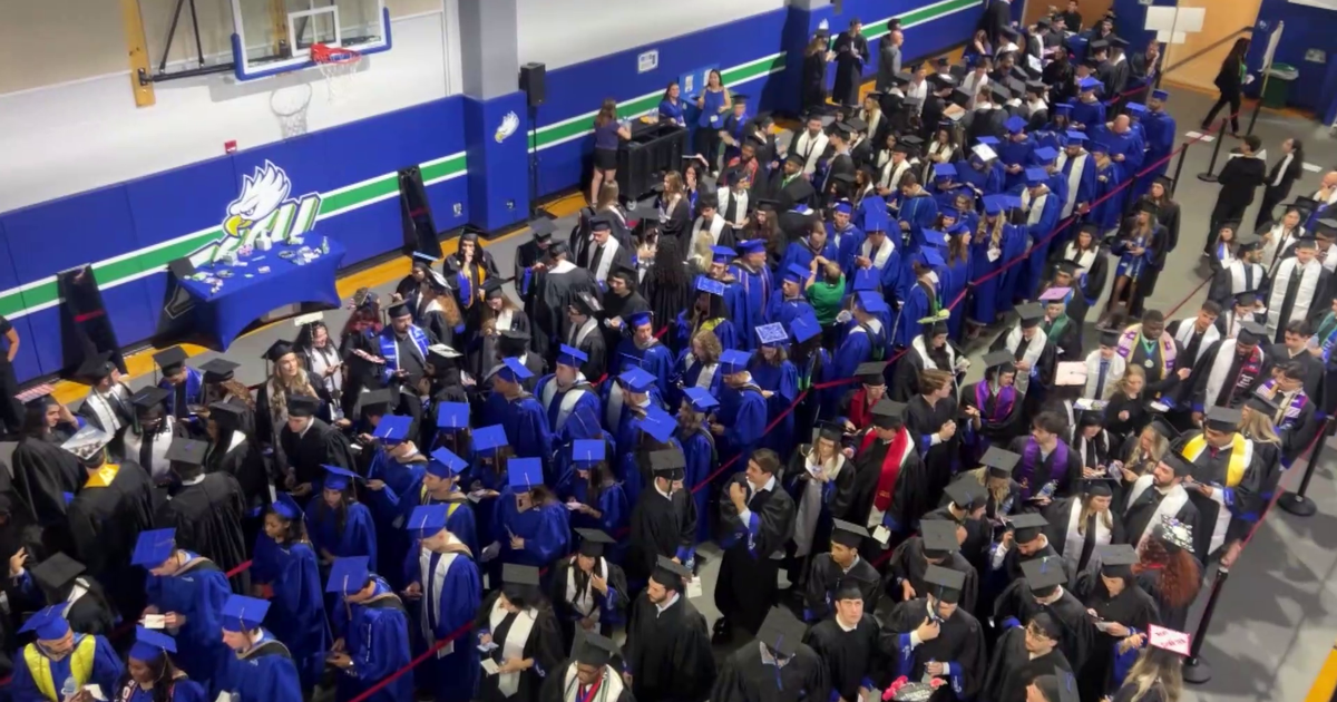 Over 2,500 FGCU students graduate in record-breaking Fort Myers ceremony | Lee County