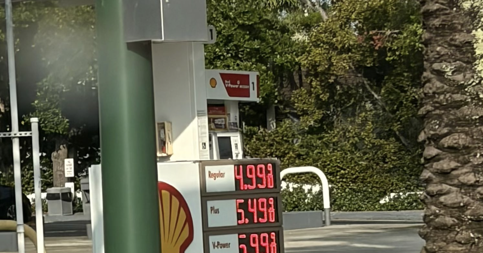 Miami gas prices jump nearly 40 cents to $4.37 | Miami
