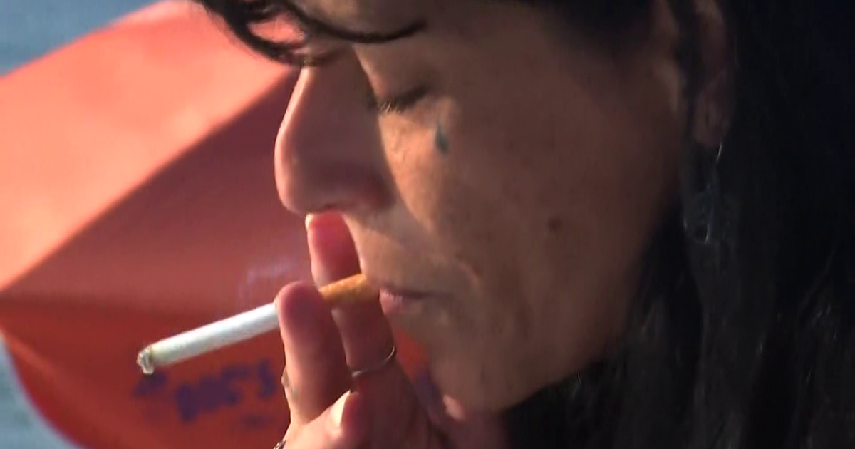 Fort Myers Beach bans smoking and vaping on public beaches, parks | Lee County