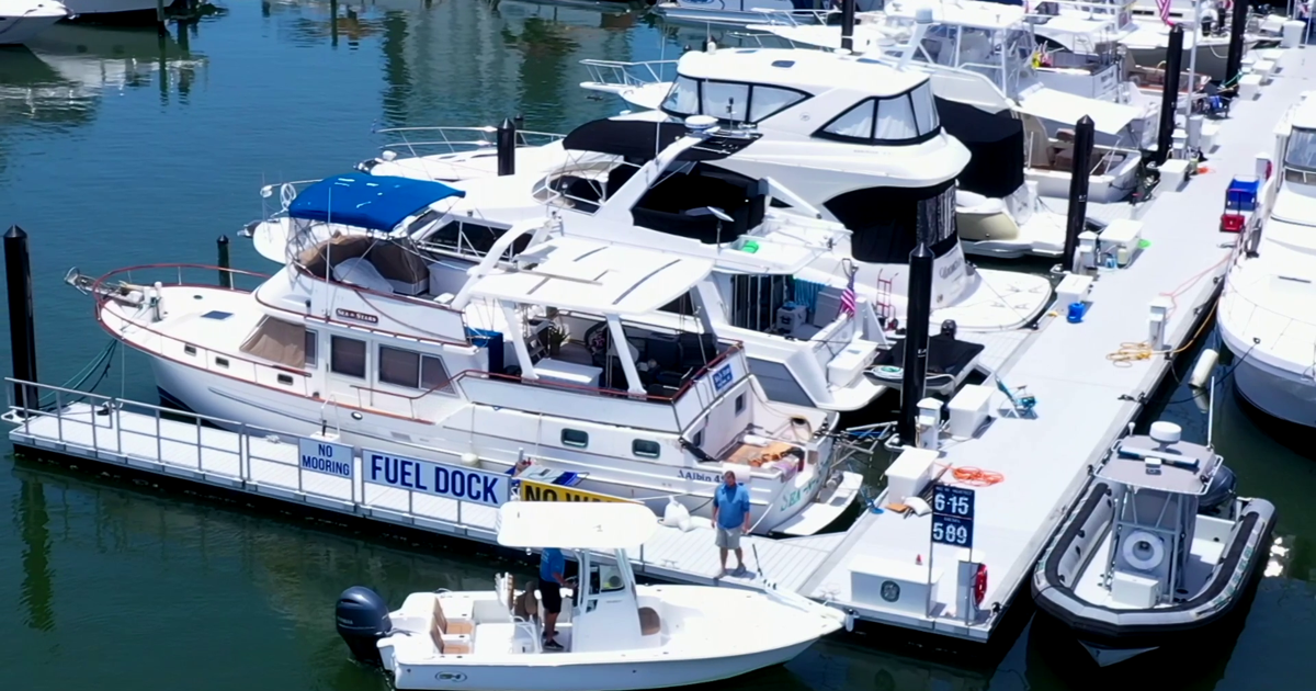 Gas prices spike to $4.48 nationwide, hitting Fort Myers boaters hard | Lee County