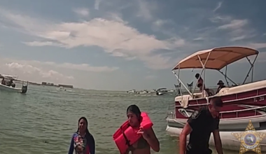 Lee County deputy rescues 3 girls caught in rip current at Lovers Key | Lee County