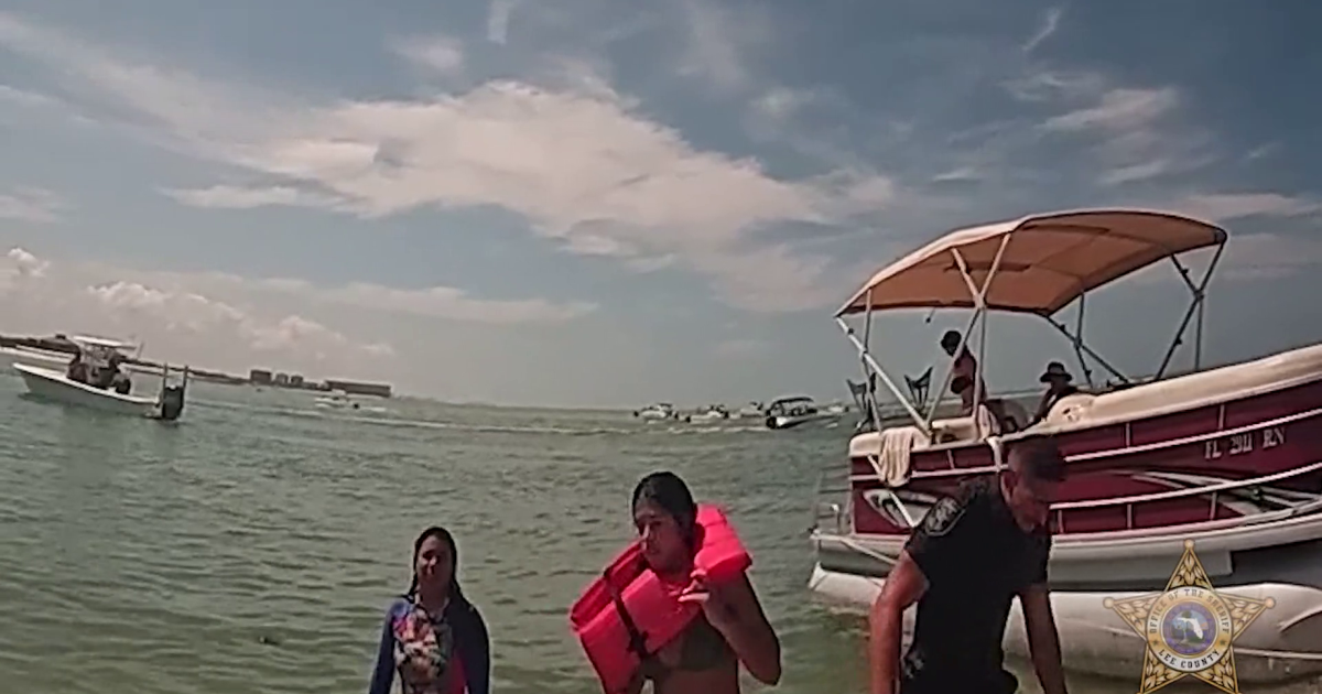 Lee County deputy rescues 3 girls caught in rip current at Lovers Key | Lee County