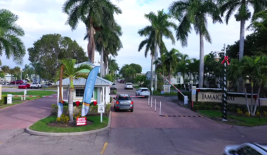 Lee County mobile homeowners consider demolition over rising lot rent | Lee County