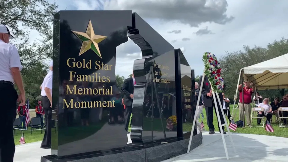 <div>The concert benefited the Gold Star Fathers of Florida .</div>