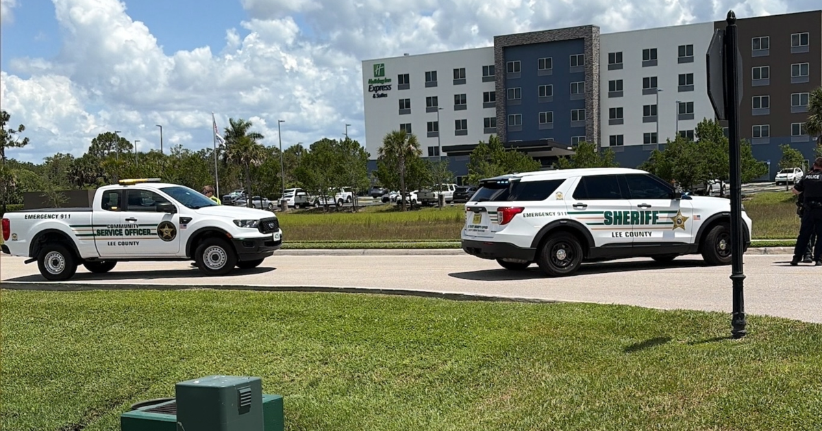 Fatal crash shuts down Jetport Loop and Treeline Avenue South in Lee County | Lee County