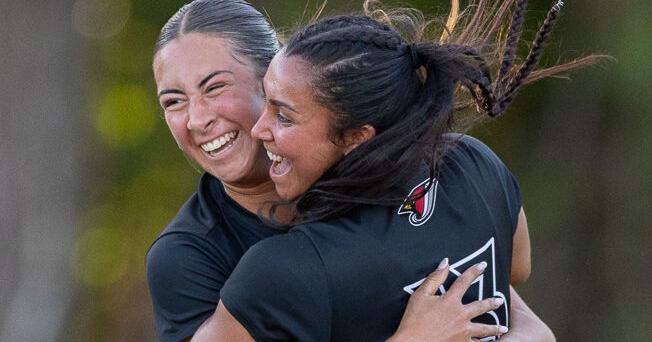 Jacksonville girls soccer rides 'team effort' in fourth-round win | Sports