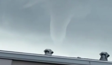 Fort Myers residents spot funnel cloud as severe weather moves in | Weather Authority