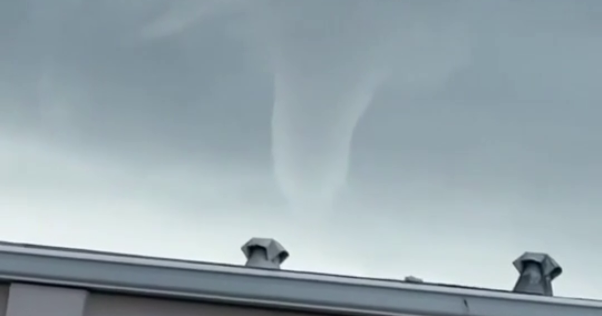 Fort Myers residents spot funnel cloud as severe weather moves in | Weather Authority