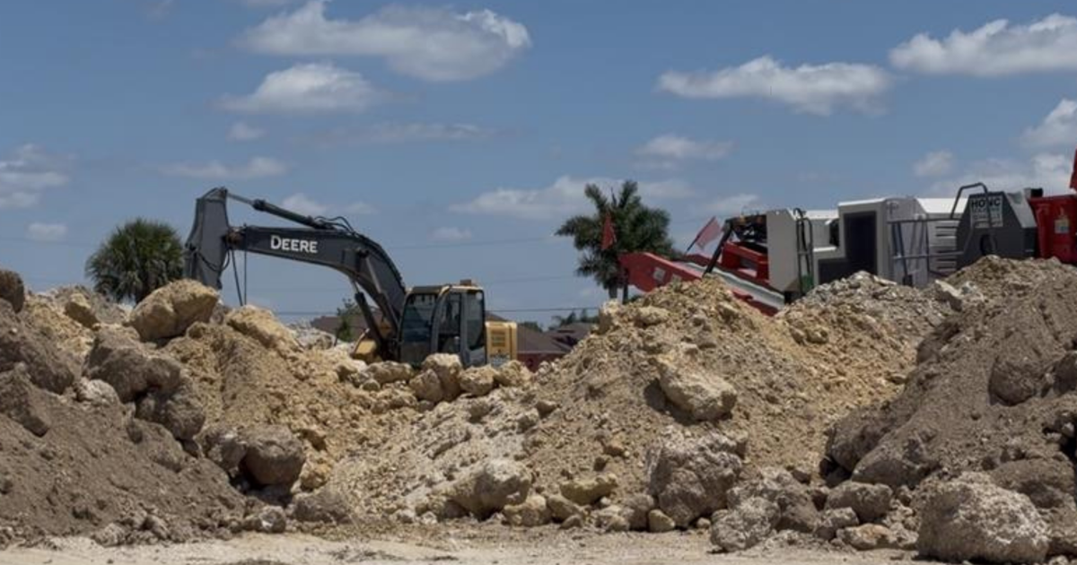 Gator Circle North neighbors fed up with dust from nearby construction | WINK Listens