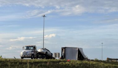 Deadly crash on I-75 near Naples shuts down southbound lanes | Collier County