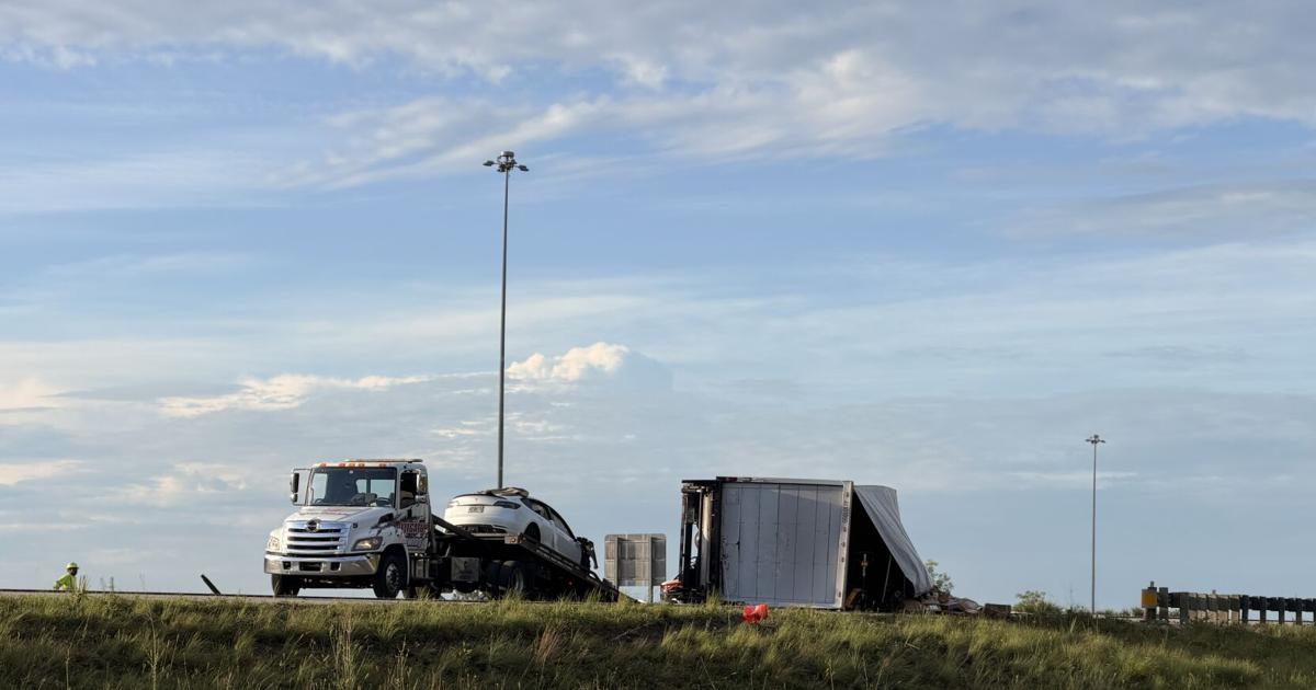 Deadly crash on I-75 near Naples shuts down southbound lanes | Collier County