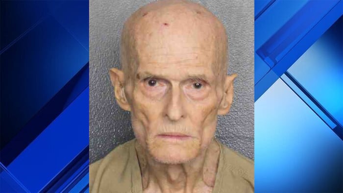 Lipstick, thong-wearing Hollywood senior says he has ‘right’ to flash exasperated neighbors: Cops