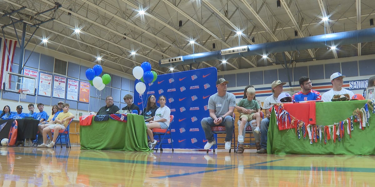 Trio of Taylor County Bulldogs sign grants of aid