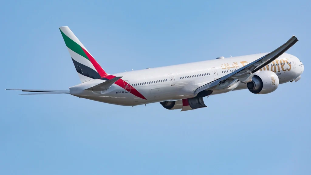 Emirates 777 Pilots Failed to Land Twice, Later Declared Emergency at Miami