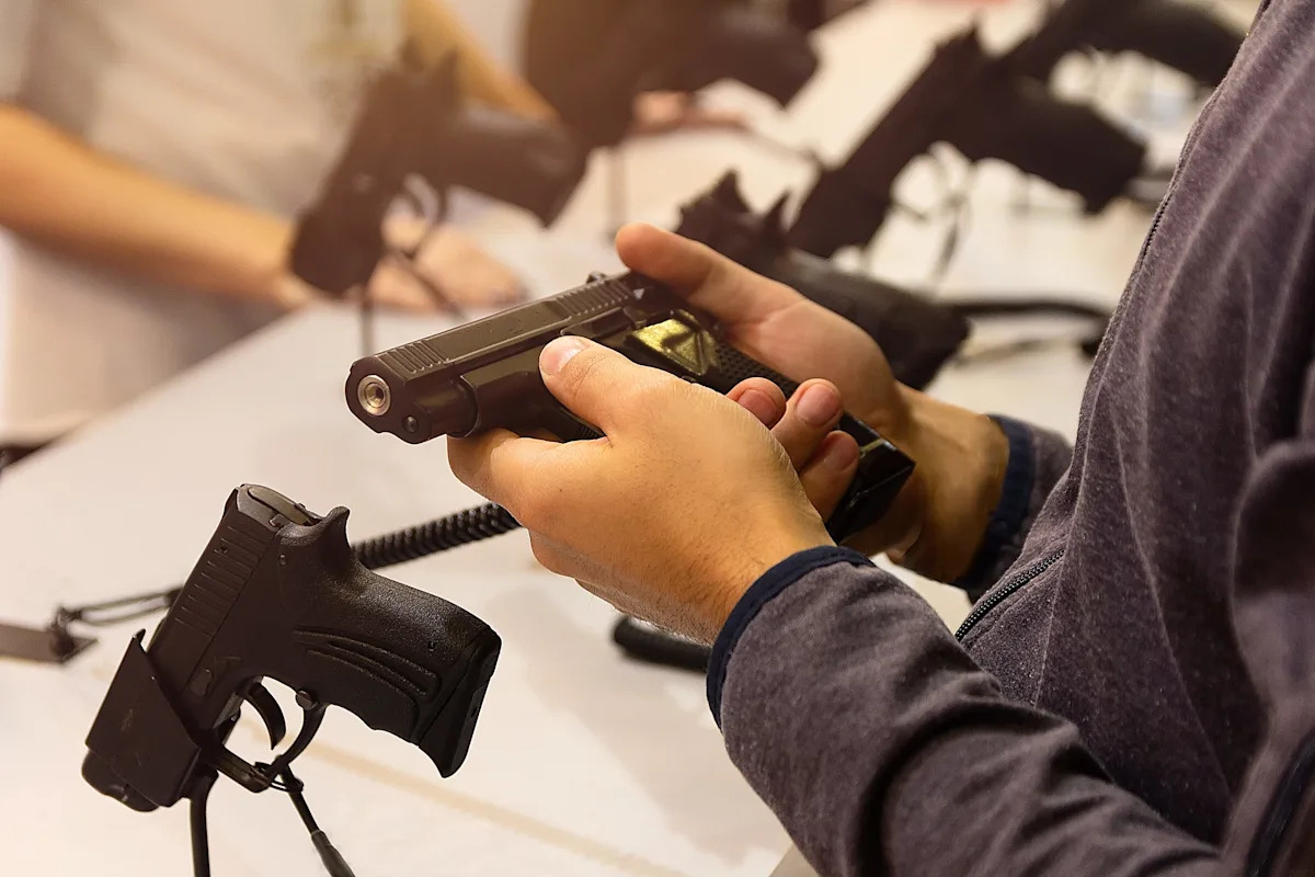 Florida police respond to HOA letter prohibiting guns in common areas
