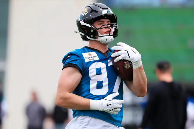 Jacksonville Jaguars tight end Nate Boerkircher (87) runs the ball during rookie minicamp at the Miller Electric Center, Saturday, May 9, 2026 in Jacksonville, Fla. Today was the second of a three day camp concluding Sunday.