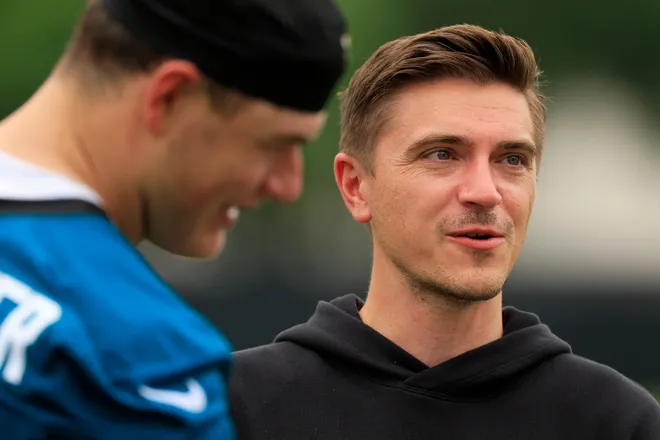 Jacksonville Jaguars general manager James Gladstone talks to tight end Nate Boerkircher (87) during rookie minicamp at the Miller Electric Center, Saturday, May 9, 2026 in Jacksonville, Fla. Today was the second of a three day camp concluding Sunday.