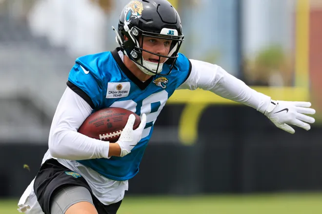 Jacksonville Jaguars tight end Tanner Koziol (89) runs the ball during rookie minicamp at the Miller Electric Center, Saturday, May 9, 2026 in Jacksonville, Fla. Today was the second of a three day camp concluding Sunday.