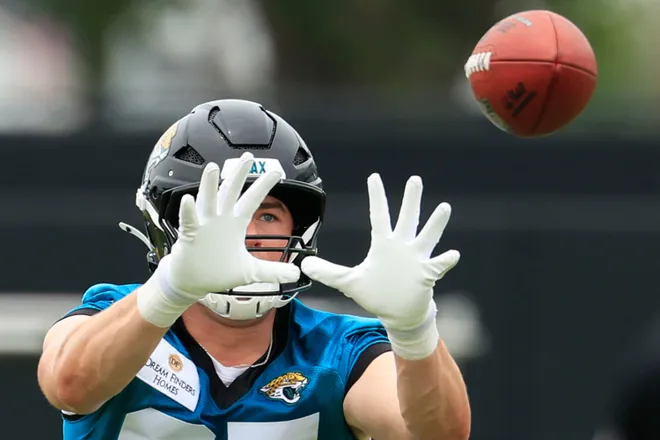 Jacksonville Jaguars tight end Nate Boerkircher (87) catches a pass during rookie minicamp at the Miller Electric Center, Saturday, May 9, 2026 in Jacksonville, Fla. Today was the second of a three day camp concluding Sunday.
