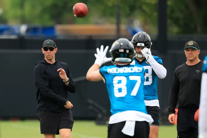 Jacksonville Jaguars head coach Liam Coen passes the ball to tight end Nate Boerkircher (87) during rookie minicamp at the Miller Electric Center, Saturday, May 9, 2026 in Jacksonville, Fla. Today was the second of a three day camp concluding Sunday.