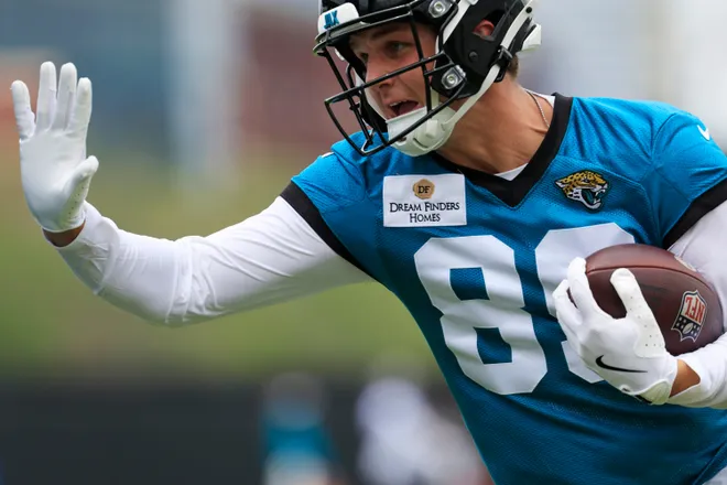 Jacksonville Jaguars tight end Tanner Koziol (89) looks to hit a blocking pad during rookie minicamp at the Miller Electric Center, Saturday, May 9, 2026 in Jacksonville, Fla. Today was the second of a three day camp concluding Sunday.