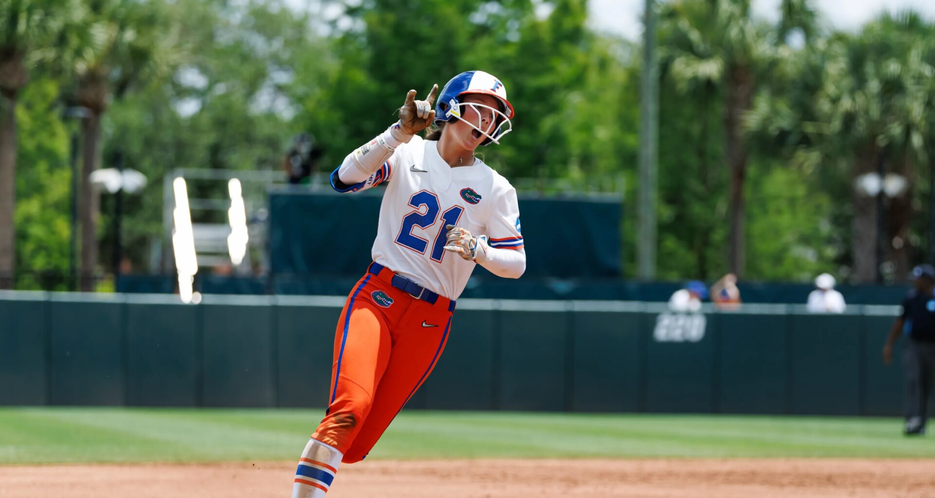 Florida beats Georgia Tech, advances to super regionals: Score, recap