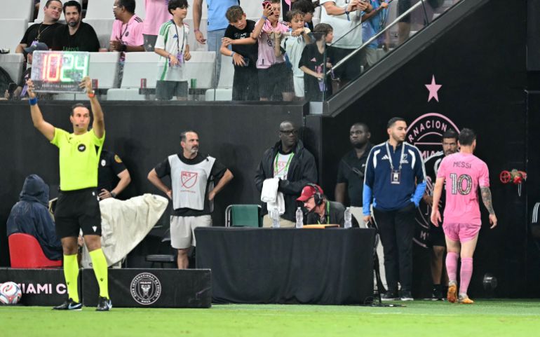 Inter Miami's Argentine forward #10 Lionel Messi leaves the field during the Major League Soccer (MLS) regular season football match between Inter Miami CF and Philadelphia Union at Nu Stadium in Miami, Florida, on May 24, 2026. (Photo by CHANDAN KHANNA / AFP) / ALTERNATE CROP