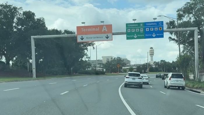 Cars head into the Orlando International Airport. (Spectrum News)