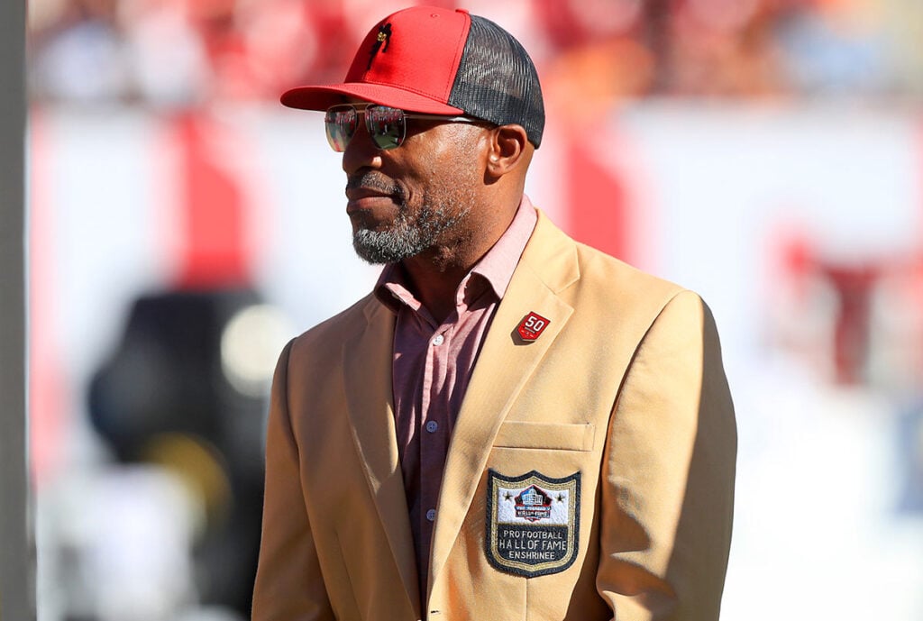 What Did Bucs Legends Think Of Mike Evans' Decision To Leave Tampa Bay? 3 Barber Ronde Bucs Hall Of Fame Jacket