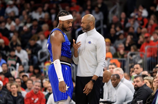 Magic center Wendell Carter Jr. and coach Jamahl Mosley talk in the third quarter against the Bulls at the United Center on Jan. 2, in Chicago. (John J. Kim/Chicago Tribune)
