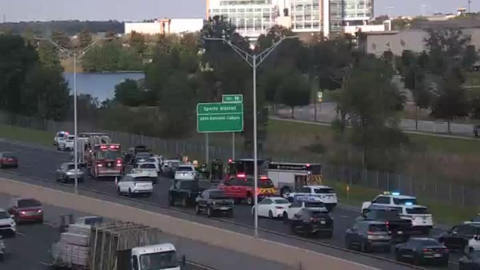 Traffic slowdown on SR-427 after 5-car crash leaves 2 hospitalized
