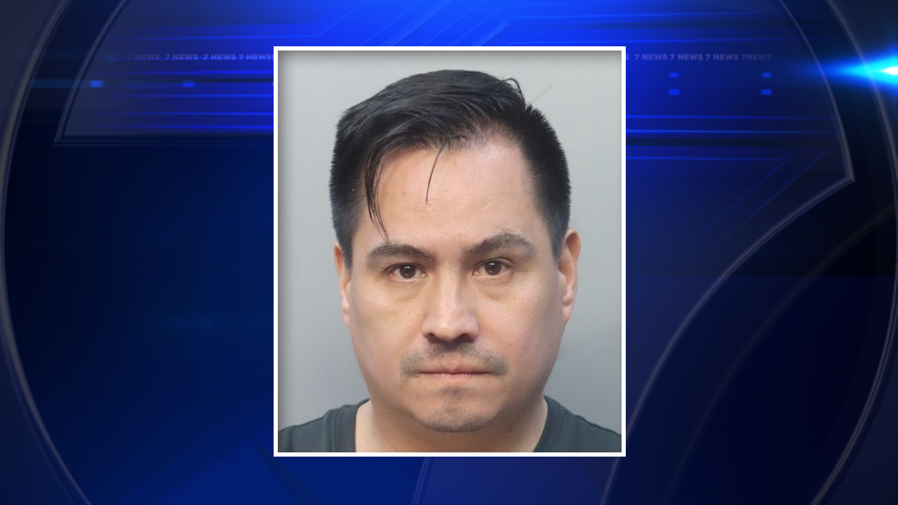 Man accused of stealing more than $2,500 in Victoria’s Secret merchandise arrested in Miami - WSVN 7News | Miami News, Weather, Sports