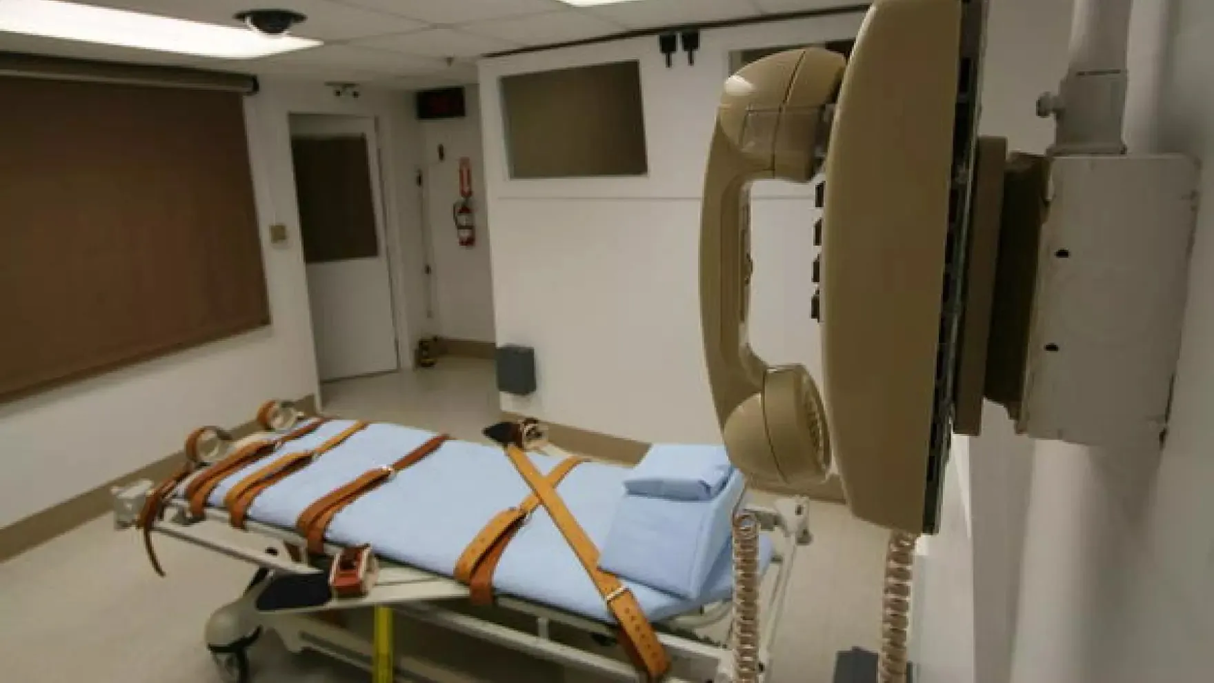 The bed in the execution room