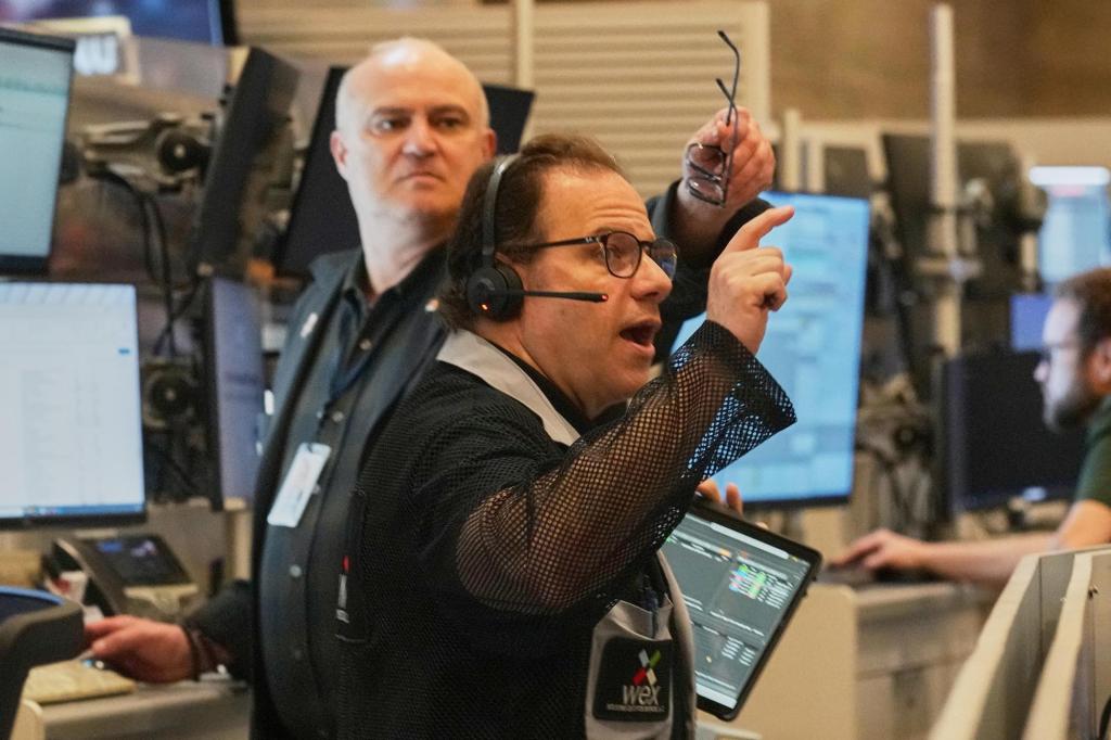 US stocks edge up toward more records as crude oil prices ease