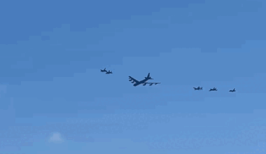 'Arsenal of Freedom' flyover features 8 military aircraft over Miami Beach