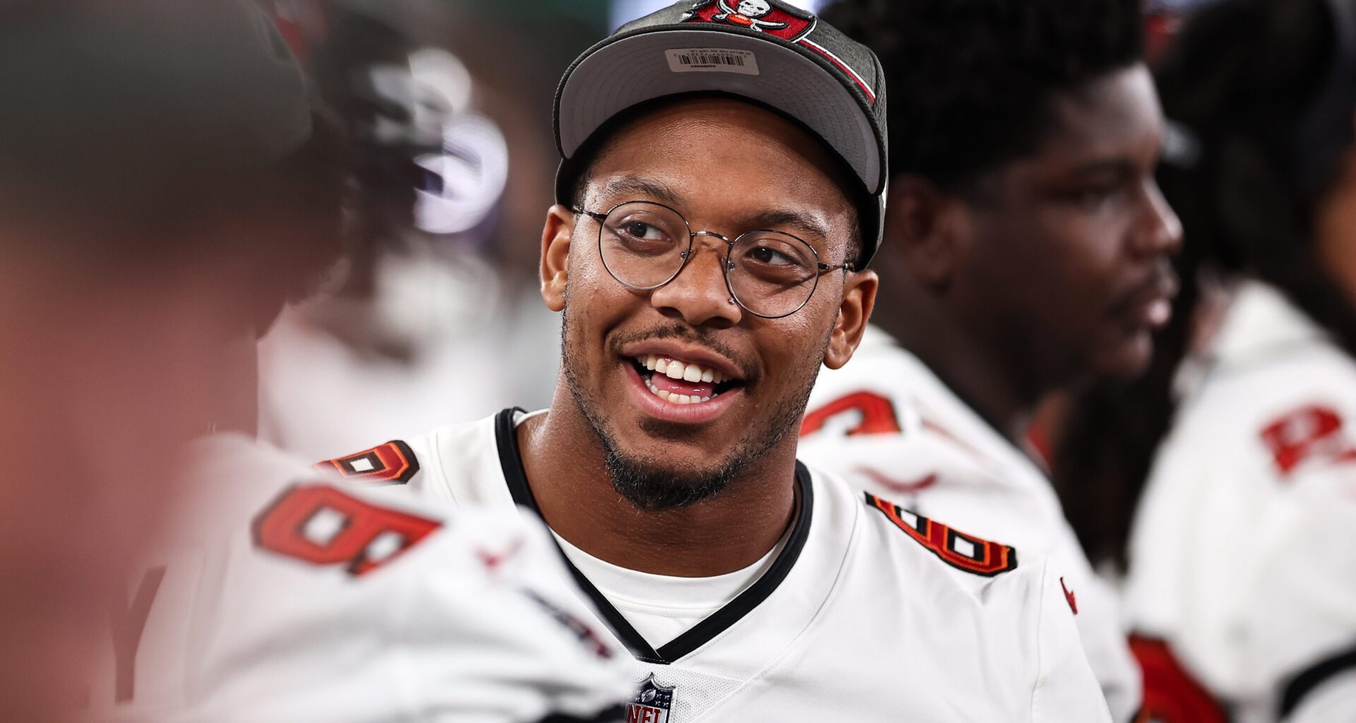 Bucs Predicted to Part Ways With Starting LB SirVocea Dennis