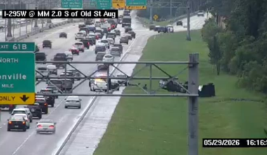 Traffic Alert: Rollover crash on I-295 South near Old St. Augustine Road has right lane blocked