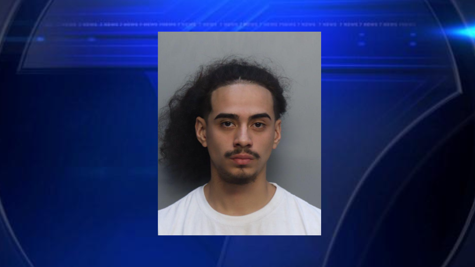Miami man used rigged bottle cap game to scam victim out of $4K, police say - WSVN 7News | Miami News, Weather, Sports