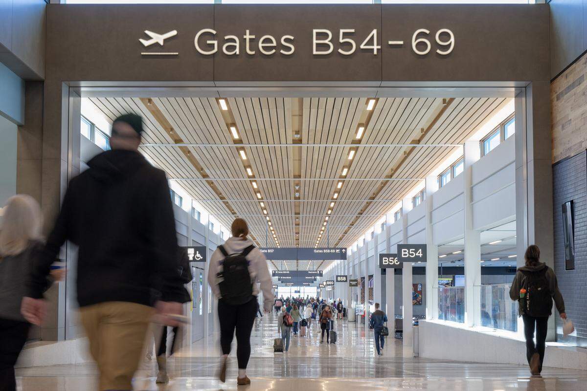 Kansas City International Aiport is introducing one-way flights to Fort Lauderdale, Florida through Allegiant Travel Company.