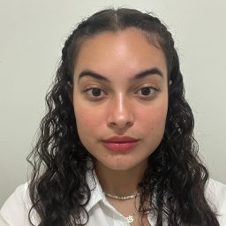 Headshot of Lizzie Alba.