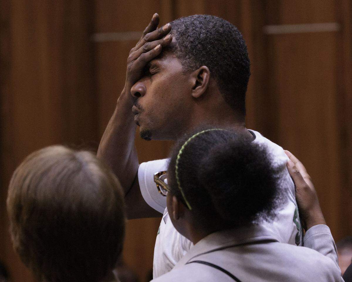 Darveed Lollar Sr, father of Yahkeim Lollar, gives his victim impact statement during the sentencing of Jahara Malik, after she previously pleaded guilty to a manslaughter charge from the fatal stabbing of Yahkeim Lollar, a beloved football player at Miami Northwestern Senior High, in court Tuesday, May 5, 2026, at Richard E. Gerstein Justice Building in downtown Miami, Fla.