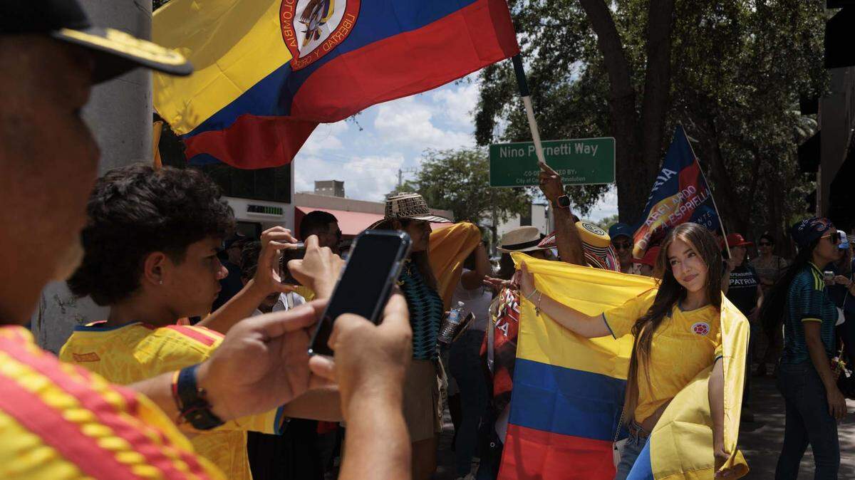 Supporters rally for Colombian candidates in Coral Gables
