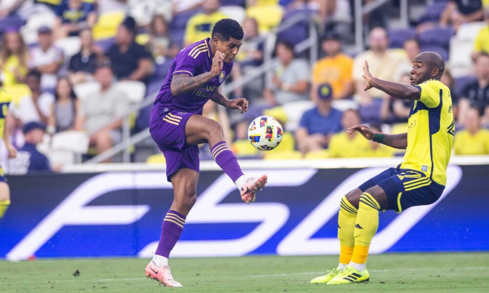 Image of Wilder Cartagena controlling the ball against Nashville.