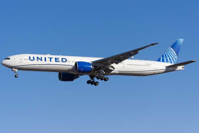 UA2822 N2749U