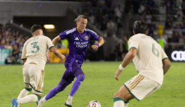 Image of Griffin Dorsey trying to find space against two Atlanta defenders.