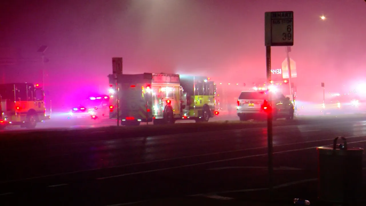 1 killed, firefighter injured in 2-alarm fire at Tampa storage facility: fire rescue