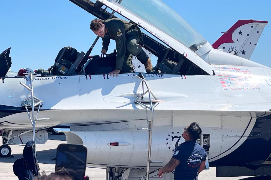 Panthers star Matthew Tkachuk flies with Thunderbirds ahead of Fort Lauderdale air show – Sun Sentinel