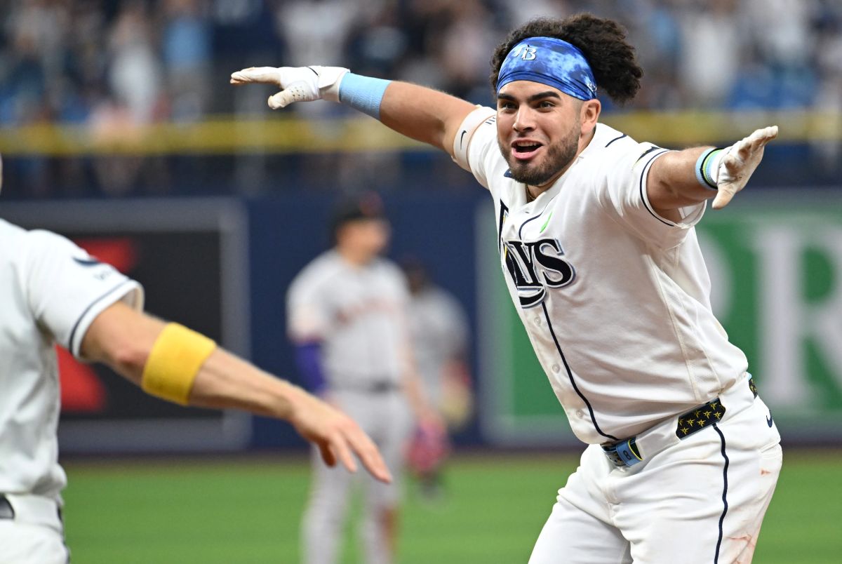 Tampa Bay Rays' Jonathan Aranda celebrates after his walkoff RBI single during the 10th inning of a baseball game against the San Francisco Giants, Sunday, May 3, 2026, in St. Petersburg, Fla. (AP Photo/Jason Behnken)