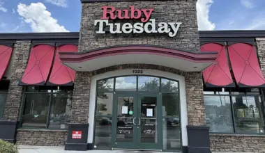 The front entrance of Ruby Tuesday.