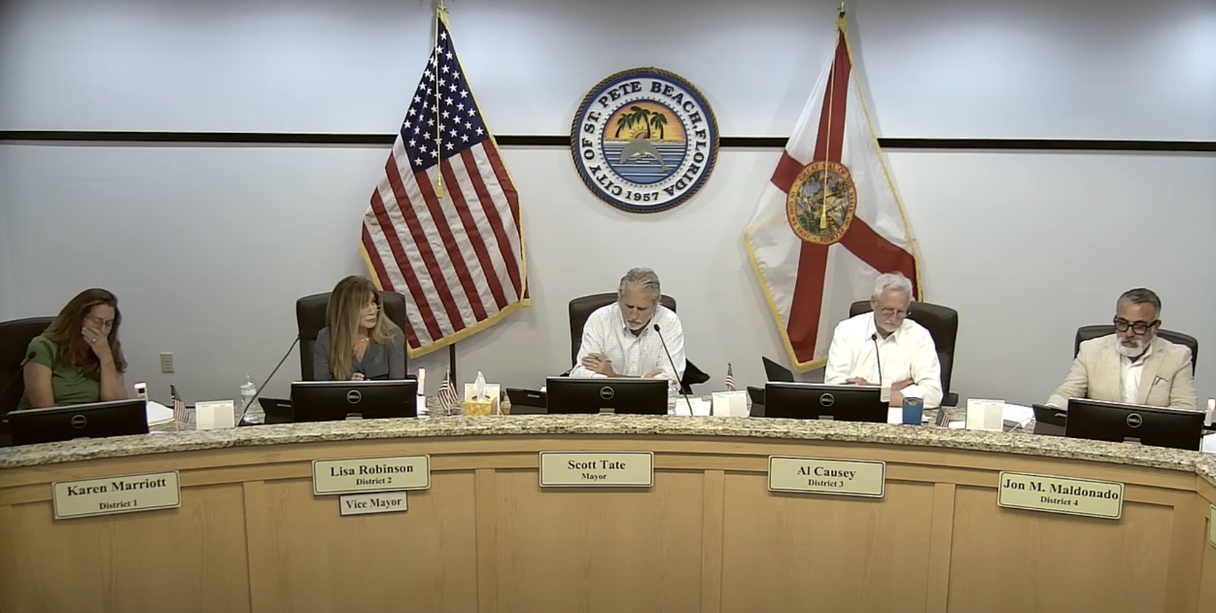St. Pete Beach cracks down on beachfront ‘no trespassing’ signs